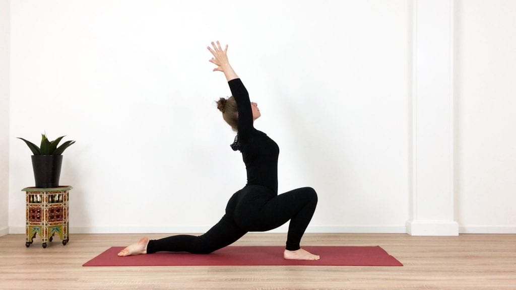 Uit de yogales Alternatieve Maangroet (Chandra Namaskar)