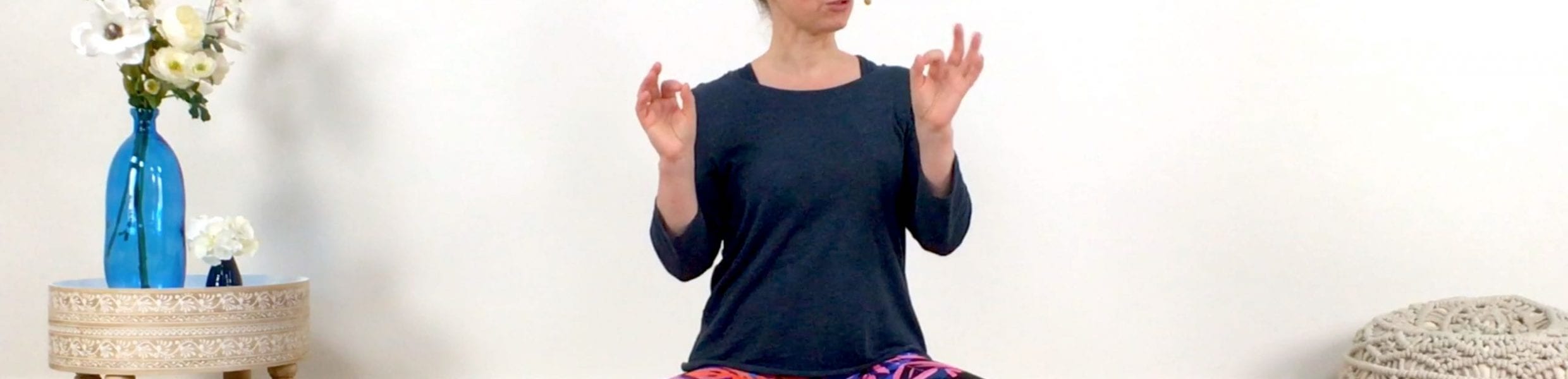 Relaxed zitten | Online Yoga van Yogaplaza